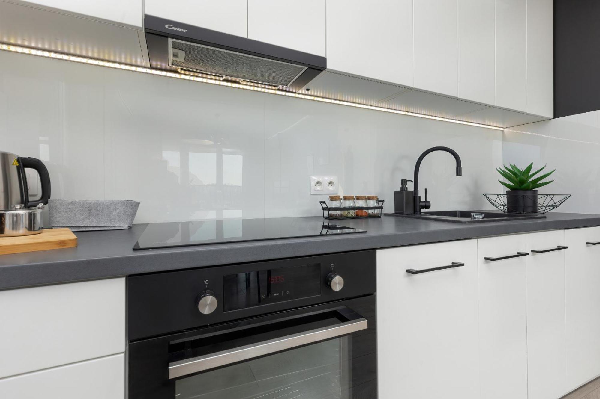 Podgorze Lipska Pet-Friendly Apartment With Balcony And Parking By Renters Prestige كراكوفيا المظهر الخارجي الصورة